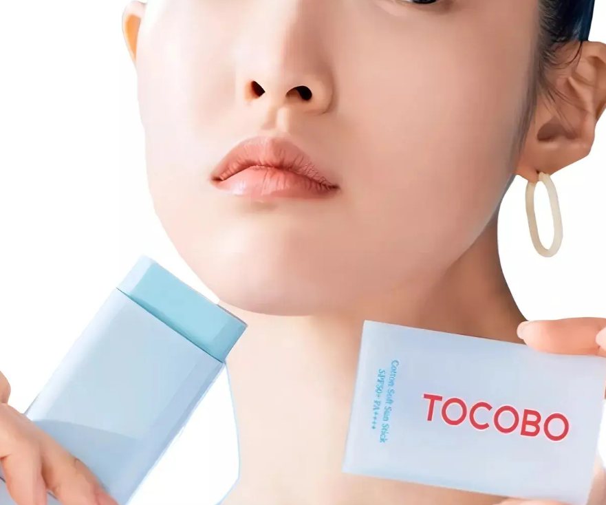 Modelo con Tocobo sunstick